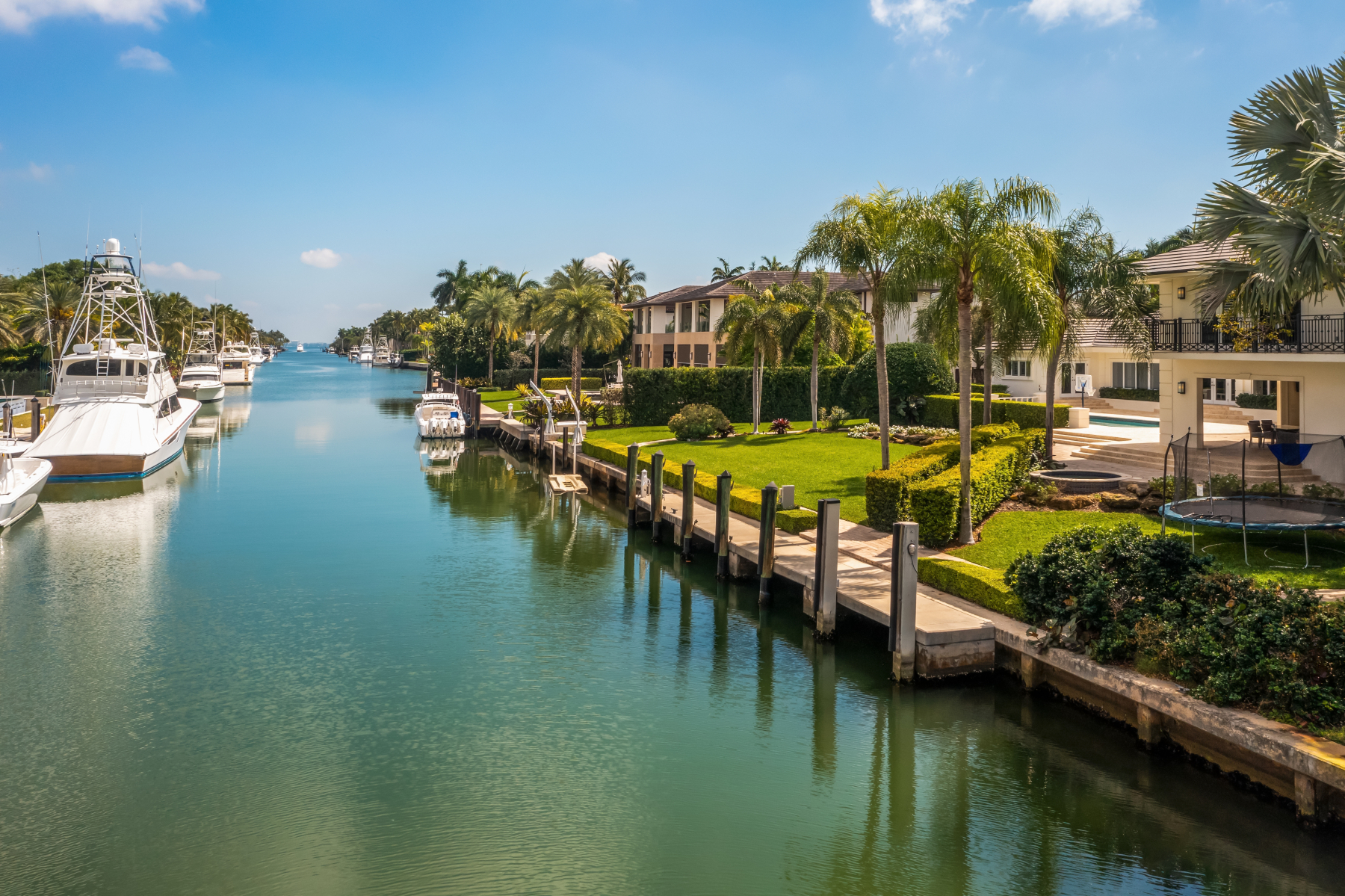 Венецианский бассейн в районе  Coral Gables, Miami