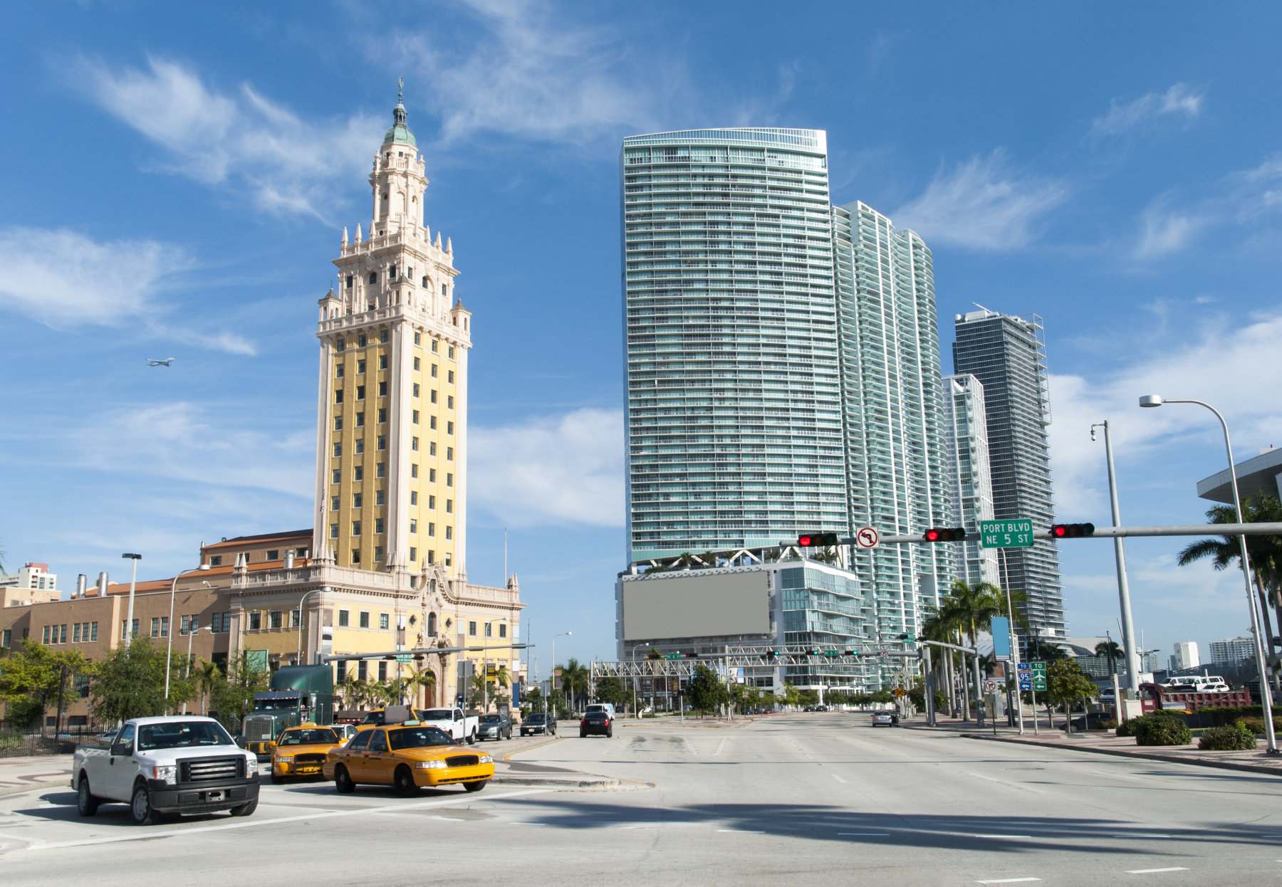 Фридом Тауер - легендарный небоскреб в Майами