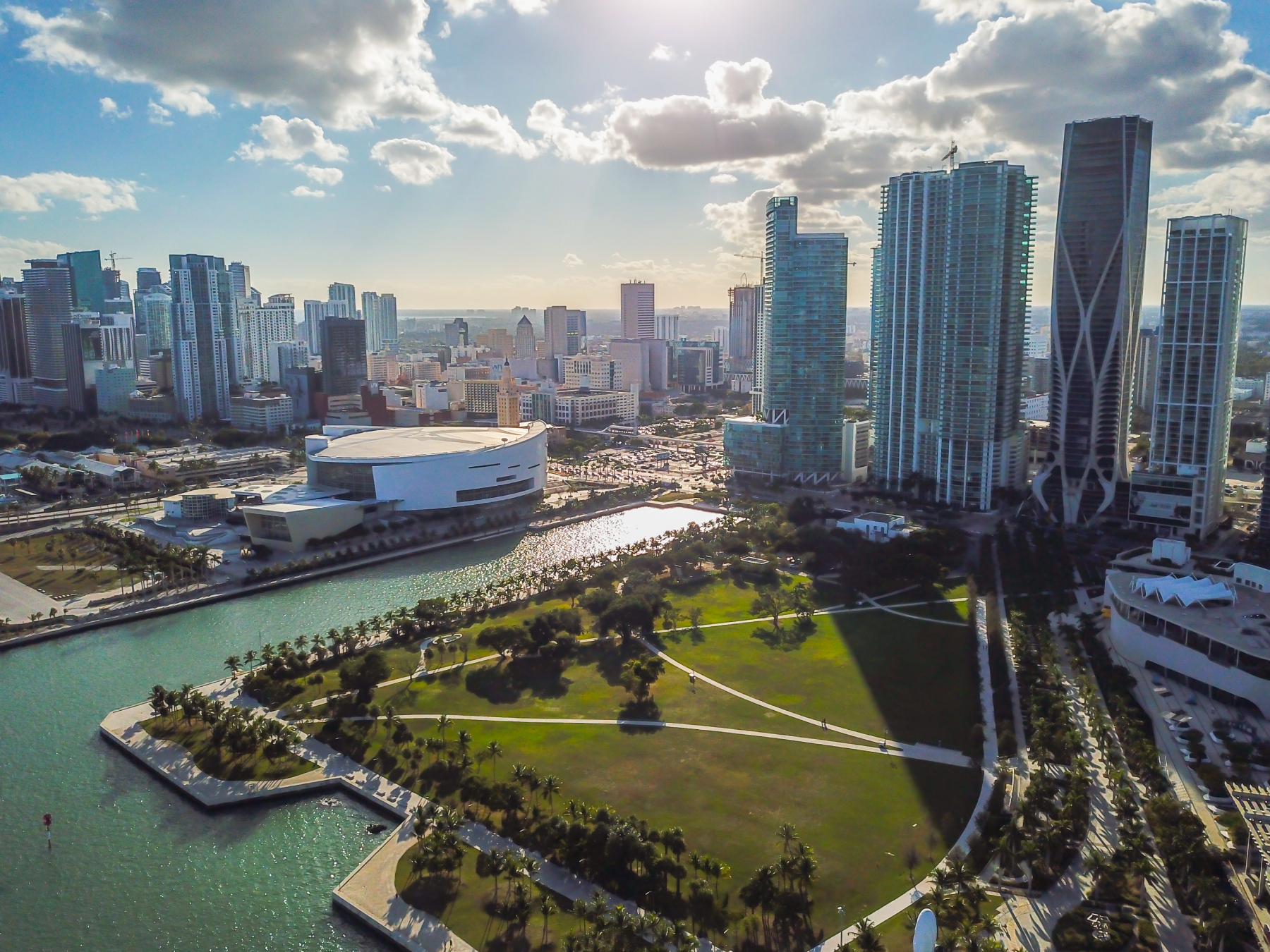 Брикелл - район Майами, известный музеями и парками