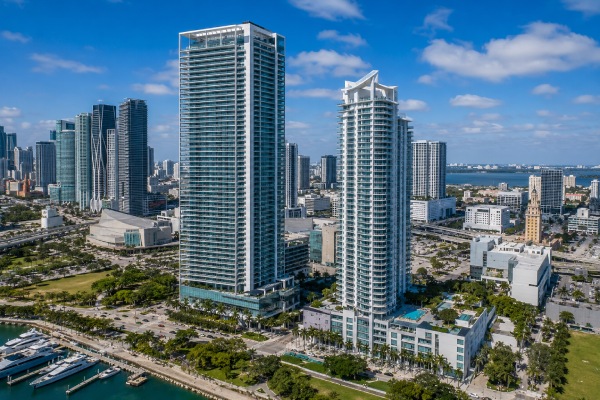 Башни 900 Biscayne и Ten Museum Park