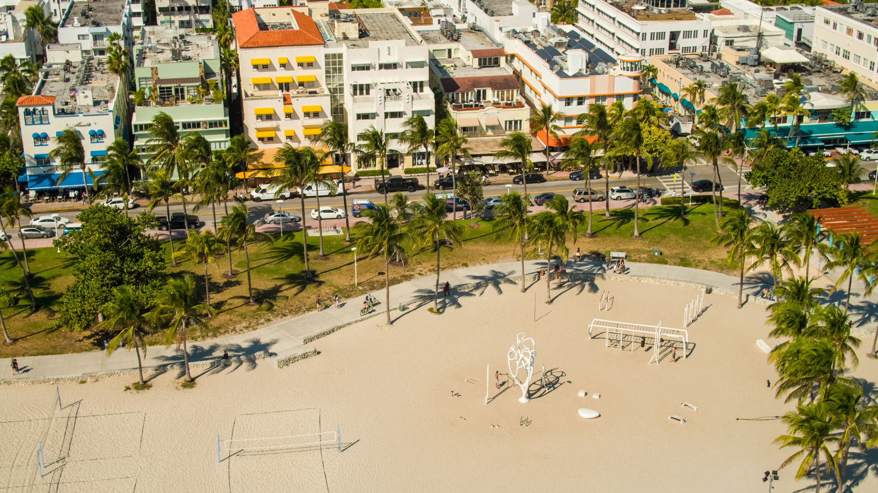Lummus Park - прибрежный парк вдоль улицы Оушен-драйв